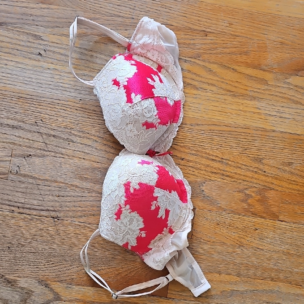 Victoria's Secret Pink and White Lace Bra